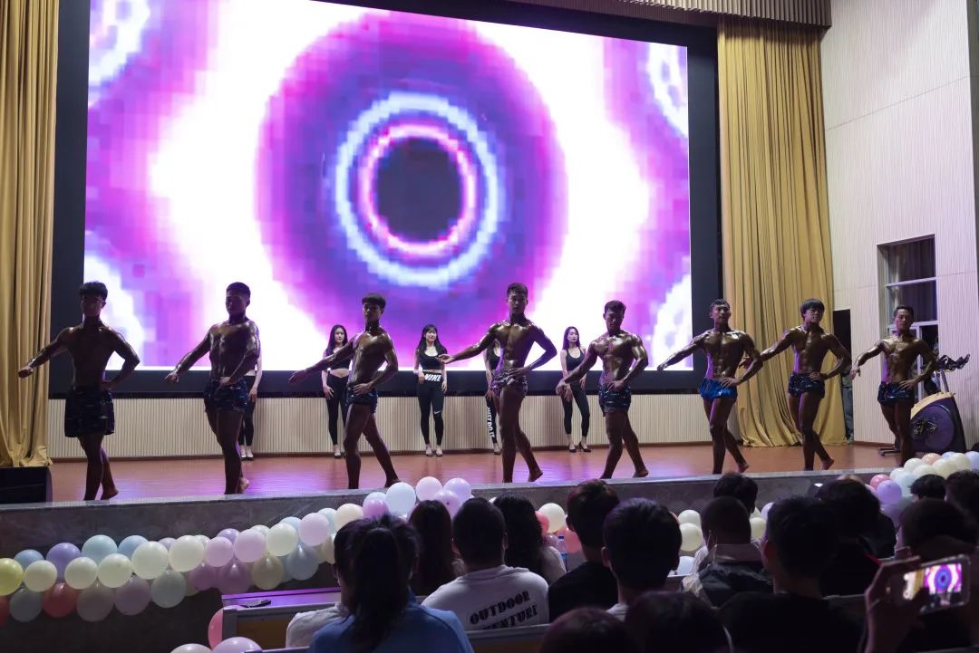 热情好客的藏族人民21届健身班的同学
