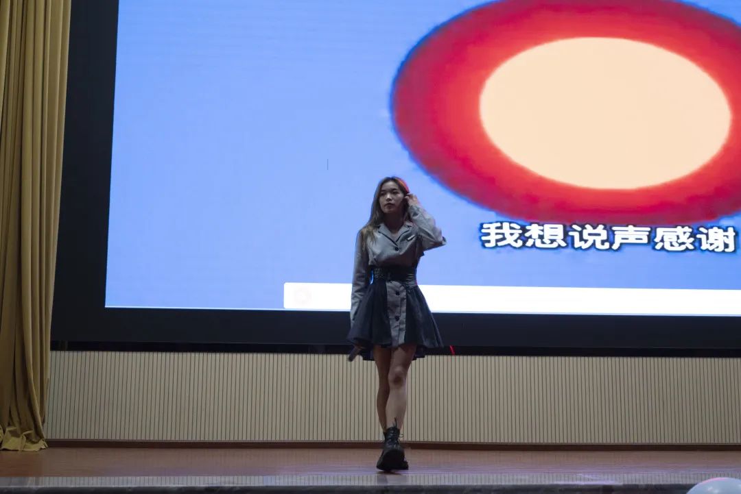 激发同学们的青春活力与集体精神